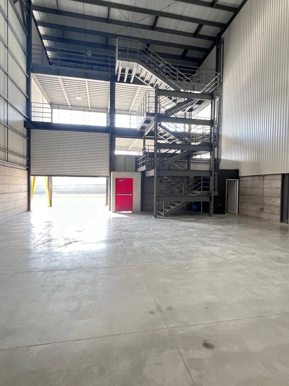 Bodegas Industriales Villa Canales con Conexión inmediata a VAS — foto 3 de 4